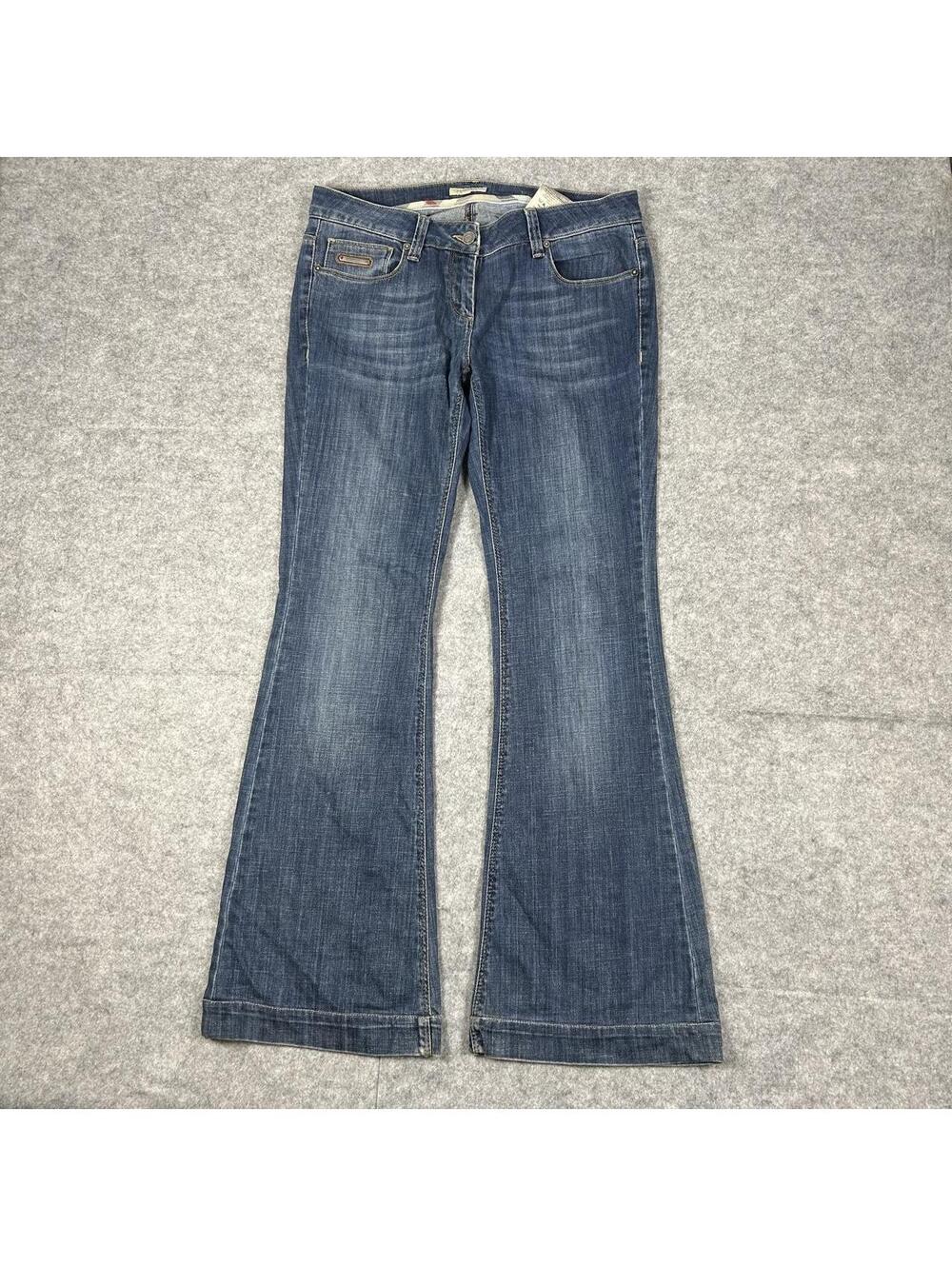Burberry London 2000s Women’s Windsor Flared Y2K Jeans Size 30x30